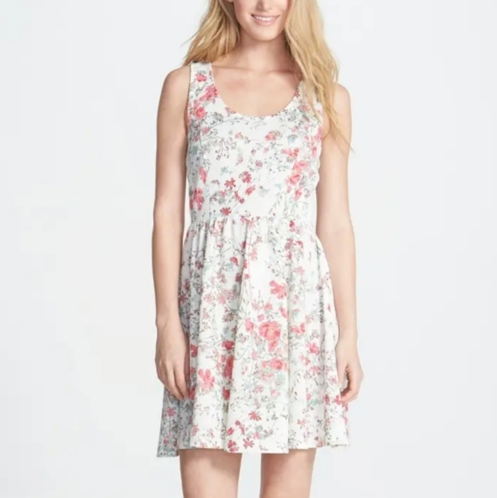 Jessica Simpson Women's Lace Up Back Dress - Picture 2 of 11